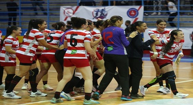 البطولة العربية للأندية لكرة اليد: النادي الافريقي في النهائي