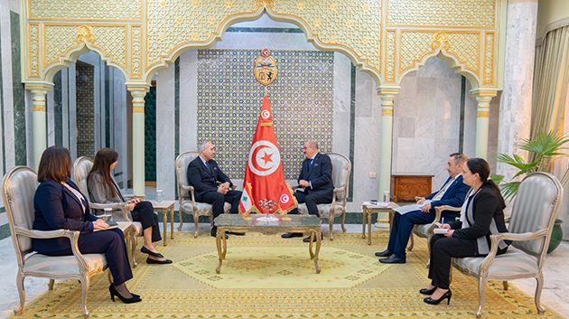 وزير الخارجية يتسلّم نسخة من أوراق اعتماد سفير لبنان الجديد بتونس