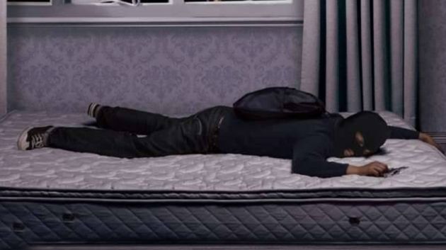 تسلّل إلى منزل بهدف السرقة.. فغلبه النعاس وغطّ في نوم عميق !