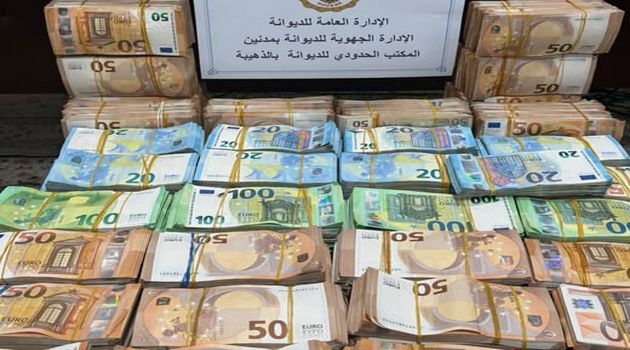 احباط تهريب مبلغ من العملة الاجنبية يعادل 3 ملايين دينار