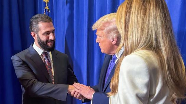 بعد أيام من شطبه من قائمة واشنطن للإرهـ.ـاب: الشرع يلتقي ترامب