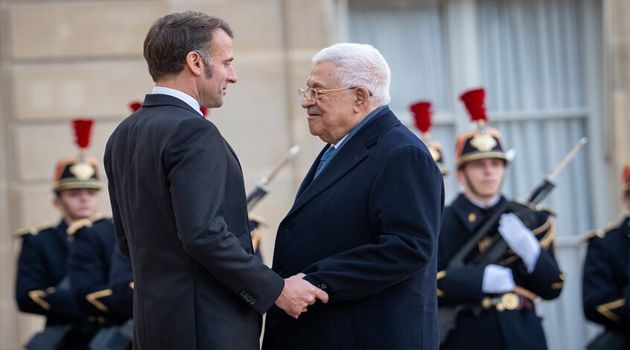 ماكرون وعباس يعلنان تشكيل لجنة لصياغة دستور دولة فلسطين