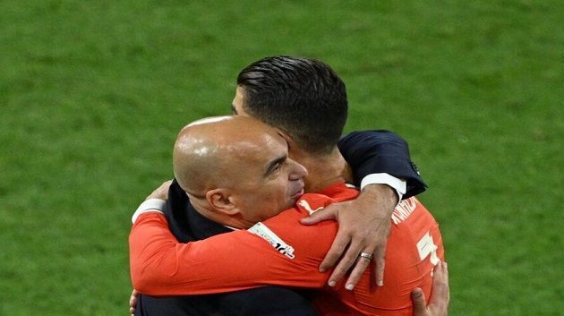 مدرب البرتغال مارتينيز: طرد رونالدو غير منطقي وزاوية التصوير ظلمته