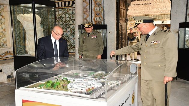 وزير الدفاع يؤدّي زيارة إلى إدارة التراث والإعلام والثقافة التابعة للوزارة