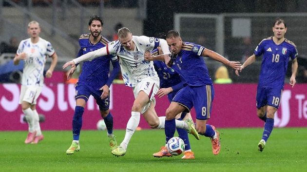 إيطاليا تخوض ملحق المونديال بعد خسارتها برباعية ضد النرويج