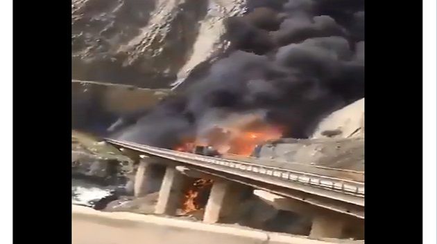 المدينة المنورة: عشرات القتلى من المُعتمرين في اصطدام حافلتهم وصهريج نفط