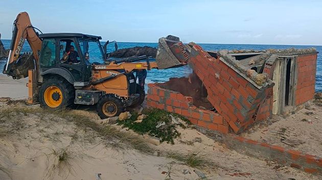 بنزرت: تنفيذ أكثر من 4 قرارات هدم وإزالة لمظاهر التحوز بالملك العمومي البحري