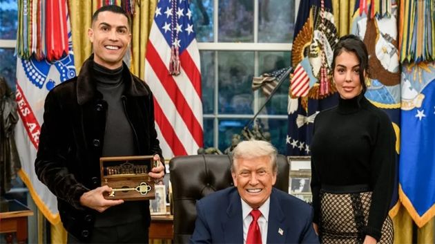  ترامب يُهدي كريستيانو رونالدو هدية من نوع خاص