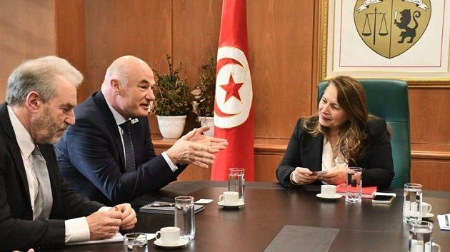 مجمع فرنسي لصناعة اللوحات الإلكترونية يعتزم إقامة مشروع توسعة في تونس 