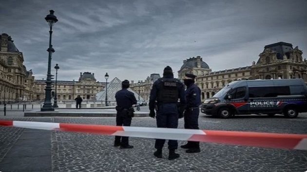 فرنسا: إيقاف رجلين وامرأتين على خلفية سرقة متحف اللوفر