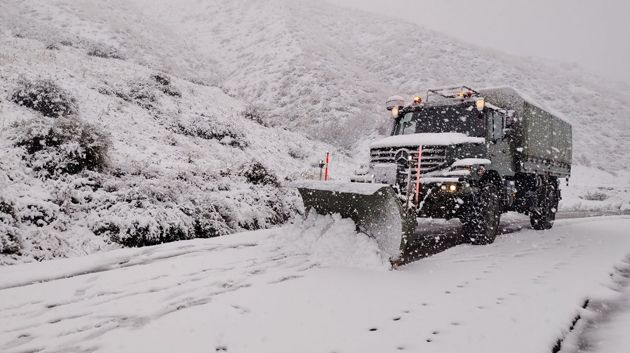 الجزائر: الجيش يتدخل لإزاحة الثلوج وفتح الطرقات (صور)