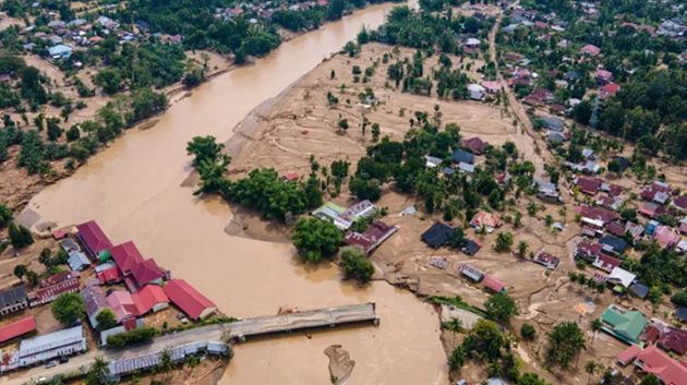 مقتل 613 شخصاً جرّاء الفيضانات في إندونيسيا