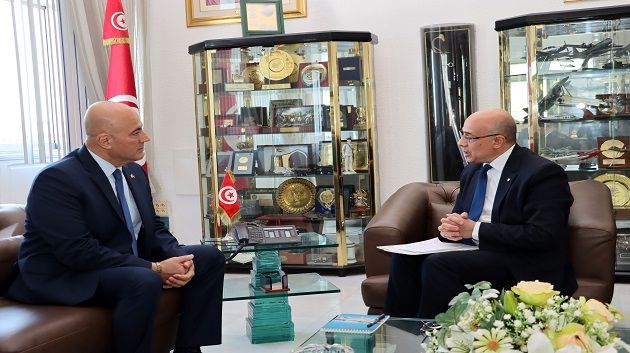 وزير الدفاع يستقبل السفير الأمريكي 