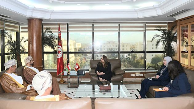 وزير التجارة العماني يدعو الى وضع خارطة طريق لتطوير الشراكة بين تونس وعمان