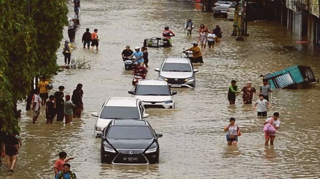ارتفاع حصيلة قتلى الفيضانات في إندونيسيا