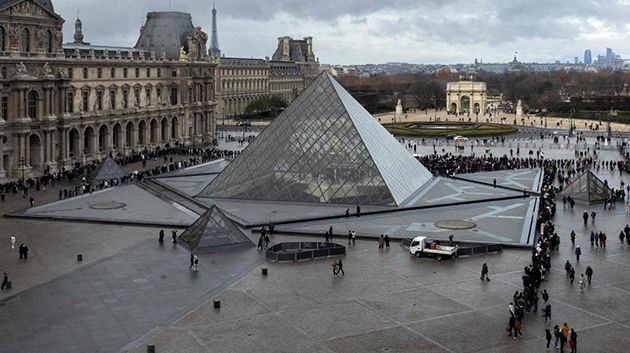 متحف اللوفر: تسرّب مياه يُتلف نحو 400 كتاب نادر بقسم الآثار المصرية