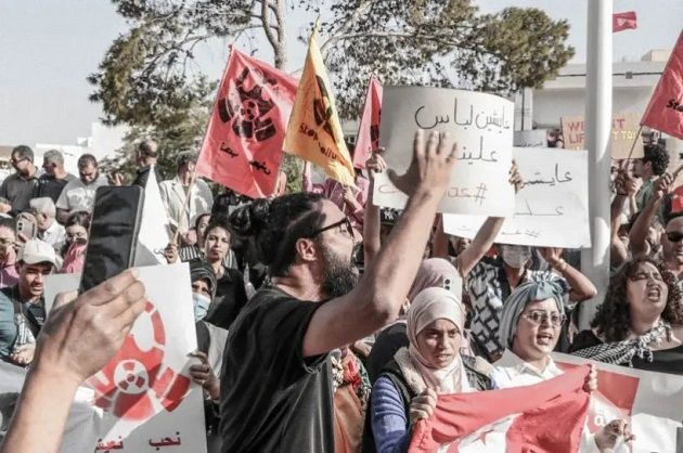 قابس.. مسيرة تطالب بتفكيك الوحدات الصناعية الملوِّثة للمجمع الكيميائي التونسي