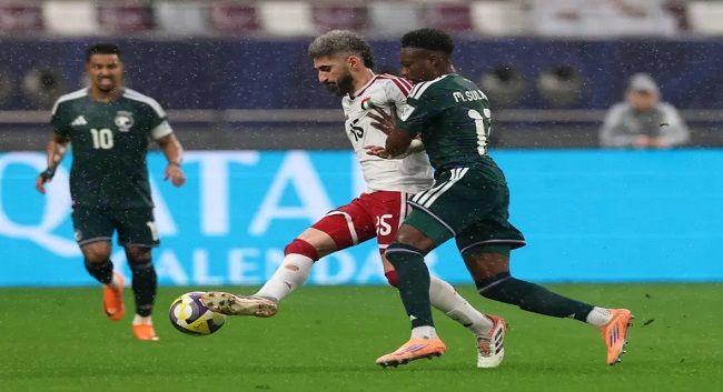 كأس العرب 2025: الأمطار تُجبر الحكم على إيقاف مباراة السعودية والإمارات