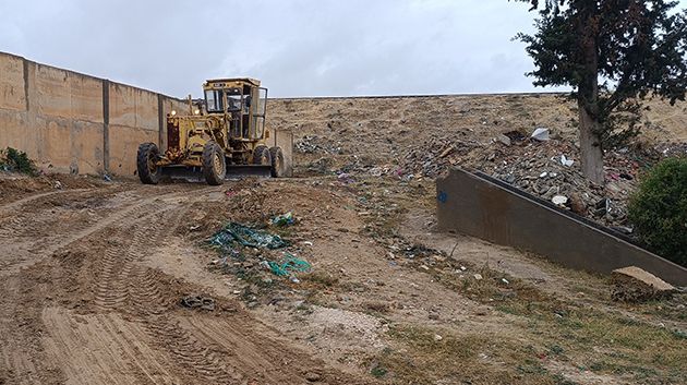 القصرين: تركيز حضيرة أشغال تهذيب الطريق الرابطة بين العيون وسبيطلة 