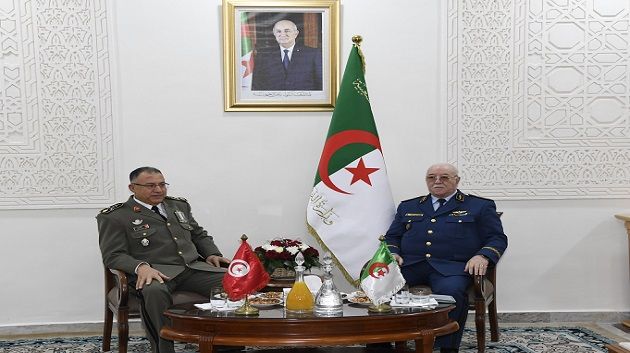 وفد عسكري تونسي رفيع المستوى في الجزائر