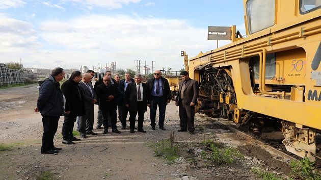 وزير النّقل يعاين وضعية معدّات شركة أشغال السكك الحديدية التونسية