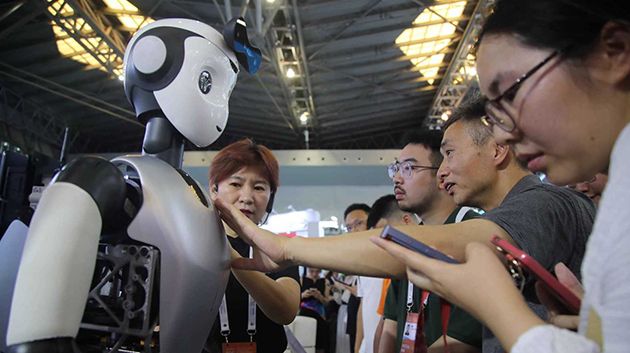 الصين تصدر مسودة قواعد لتنظيم الذكاء الاصطناعي المحاكي للتفاعل البشري