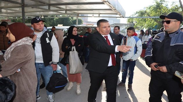 والي المنستير يعاين ظروف نقل المسافرين 