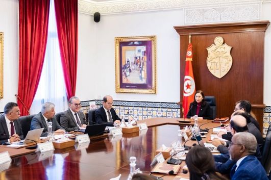 رئيسة الحكومة تشرف على مجلس وزاري مضيّق حول مراجعة قانون الاستثمار 