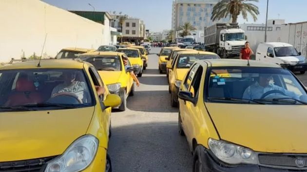 القصرين: عدد من سواق التاكسي الفردي يتحوّلون إلى مقر وزارة النقل بالعاصمة 