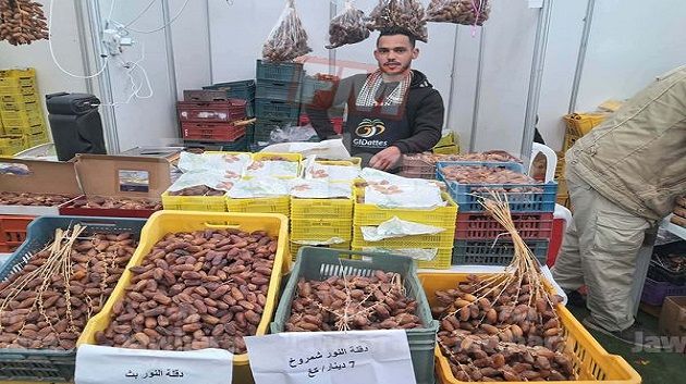 نابل : خيمة لبيع التمور (صور)