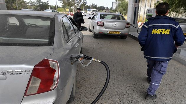 الجزائر: الزيادة في معلوم استهلاك الوقود للمسافرين عبر المعابر البرية