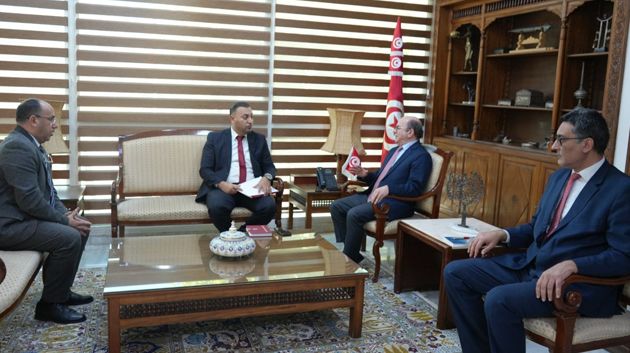 جلسة عمل بين وزير السياحة ومراقب المصاريف العمومية