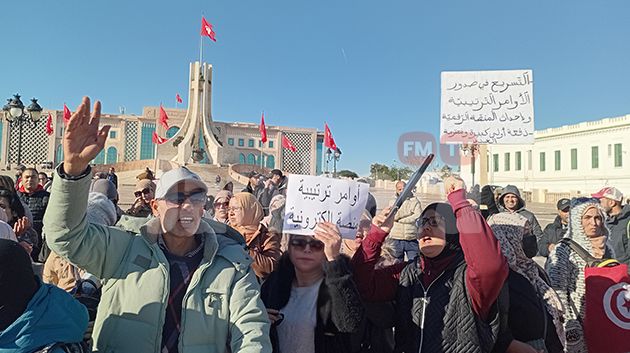 أصحاب الشهائد العليا ممّن طالت بطالتهم يحتجّون بساحة القصبة