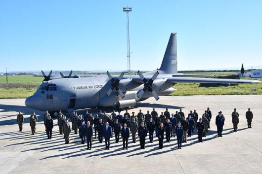 تعاون عسكري تونسي امريكي.. جيش الطيران يتسلّم طائرة نقل عسكرية من نوع 