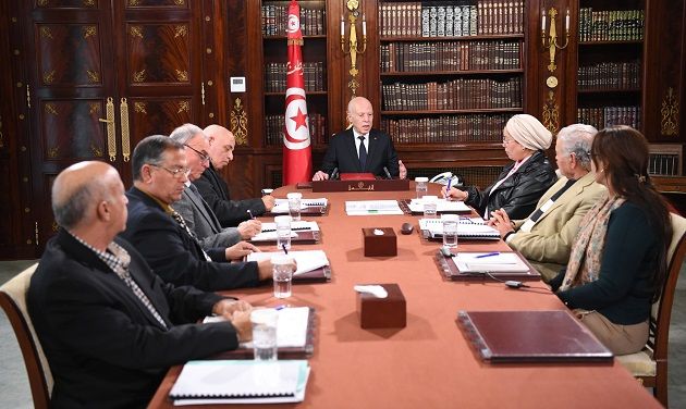 رئيس الجمهورية يشرف على اجتماع لإيجاد حلول عاجلة للوضع البيئي بمدينة قابس