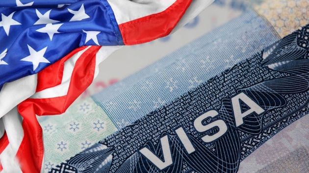 بينها بلدان عربية: أمريكا تعلّق إجراءات التأشيرات لـ75 دولة 