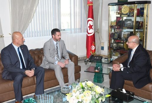 وزير الدفاع الوطني يلتقي نائب مساعد وزير الحرب الأمريكي المكلّف بالشؤون الافريقيّة