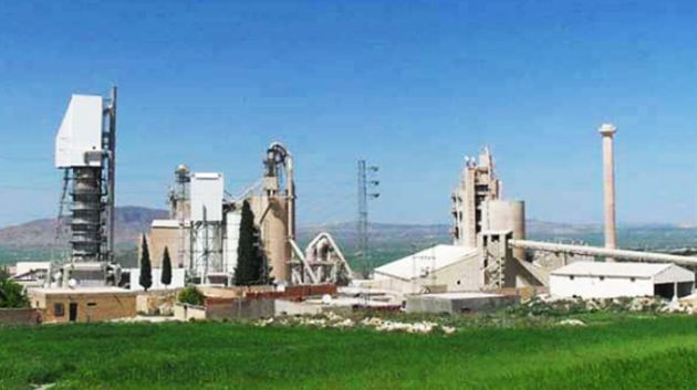 تالة: إقرار منحة إستثنائية لفائدة عمال معمل الجير 