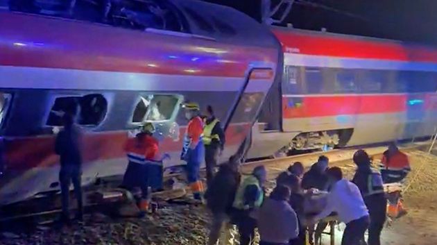 39 قتيلاً و100 جريح بتصادم قطاريْن في إسبانيا