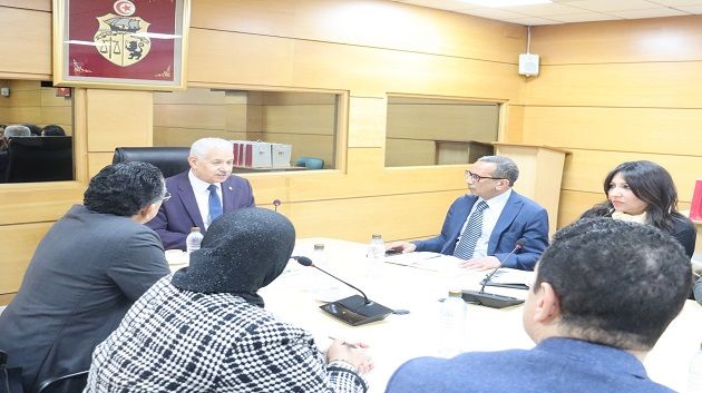 وزير التجارة يدعو غرف التجارة والصناعة للترويج لتونس 