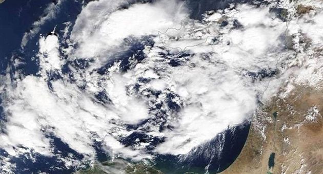 تقلبات جوية وبحر هائج وأمطار غزيرة الليلة  بهذه المناطق 