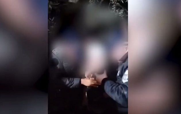 لحظة انقاذ وحدات الحرس الوطني مواطنةً جرفتها السّيول (فيديو)