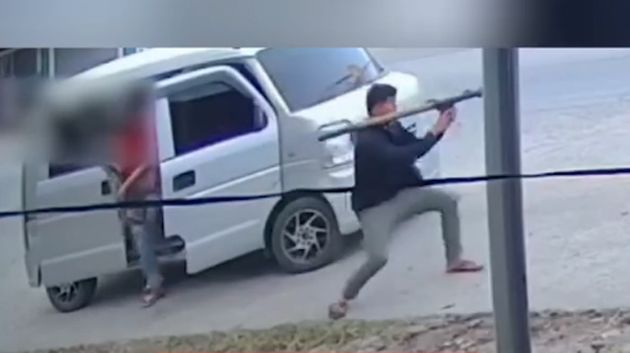 الفليبين: استهداف سيّارة رئيس بلدية بقذيفة 'ار بي جي' (فيديو)