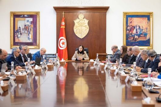 مجلس وزاري مُضيّق ينظر في مشروع تحويل الديون التونسية إلى مشاريع تنموية