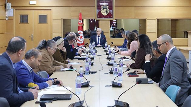 وزير التجارة يوصي باستكمال مشاريع الرقمنة وتبسيط الاجراءات الادارية في أقرب الآجال