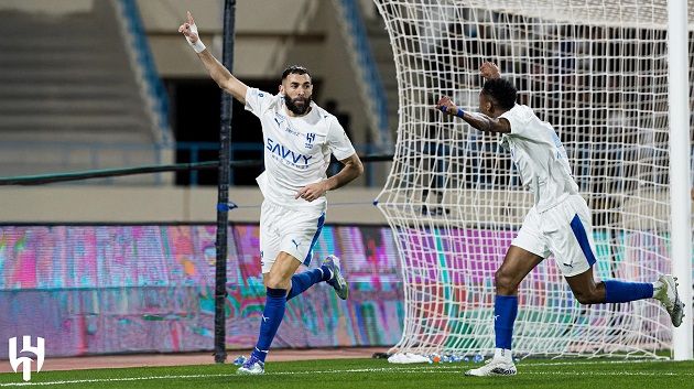  كريم بنزيما يبدأ مشواره مع الهلال السعودي بتسجيل ثلاثية