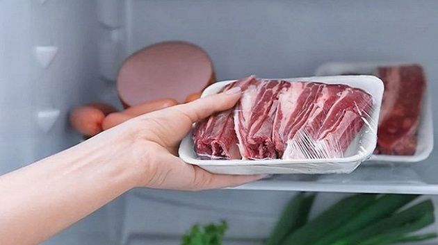 مختصّة في سلامة الأغذية توصي بطبخ اللحوم أو تخزينها في الثلاجة في غضون 15 دقيقة فقط بعد شرائها