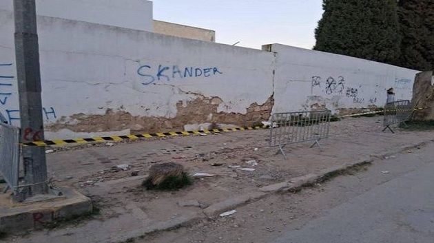 المنستير: وضع حواجز تحذيرية قرب سور معهد جمّال بسبب وجود تصدعات