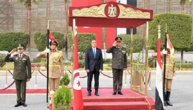 وزير الدفاع الوطني يلتقي بنظيره المصري في القاهرة