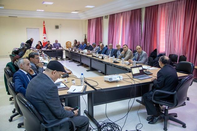 مناقشة أسباب عدم انتفاع بعض الفئات الهشة بدفاتر العلاج المجانية